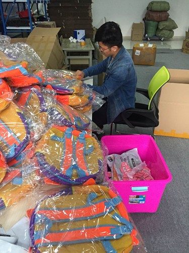 胡凱在理貨 胡凱在理貨