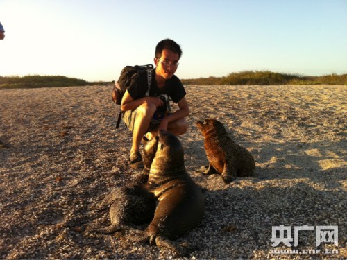 黃泓翔在厄瓜多爾做調(diào)研。