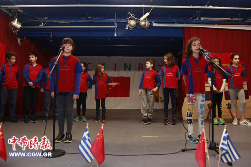 表演具有中華元素的節(jié)目 （希臘《中希時(shí)報(bào)》）