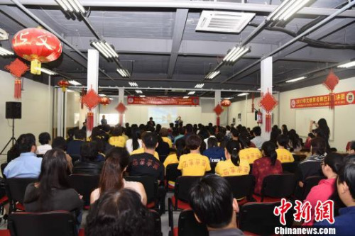 圖為巡講團開講現(xiàn)場?！∧尚?攝