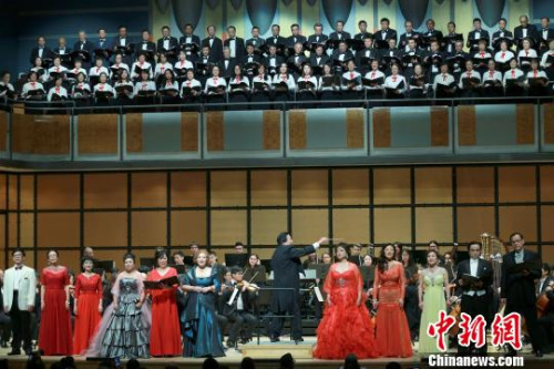 藝術家們合唱《天下一家向大同》。主辦方供圖