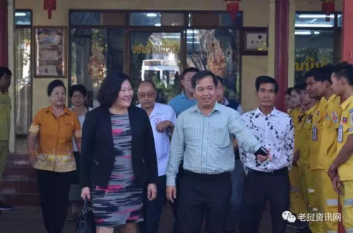 陳毅奮帶領(lǐng)海協(xié)會一行參觀萬象華助中心 （“老撾資訊網(wǎng)”微信公眾號）