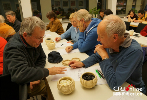 學員們現(xiàn)場演練。