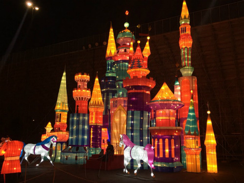 華燈嘉年華現(xiàn)場。