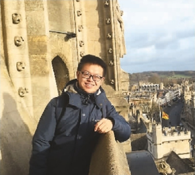 段澤裕在牛津大學(xué)圣瑪麗教堂參觀(guān)。近千年的歷史以及宏偉壯麗的建筑使他感受到了文化的厚重。