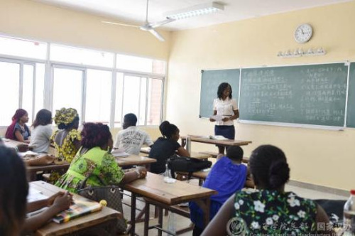 康麥在母校馬魯阿大學當實習老師。