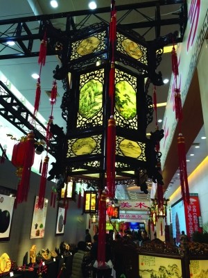 江門(mén)宮燈制作項(xiàng)目省級(jí)非遺傳承人李仰東制作的江門(mén)宮燈