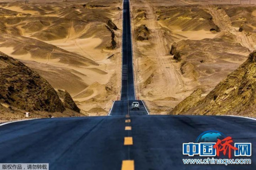 “相機(jī)攝”青海柴達(dá)木盆地，天路。