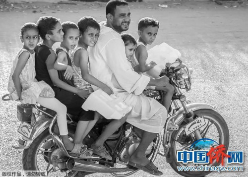 “相機(jī)攝”埃及人口劇增已成為政府頭疼的問(wèn)題，多子女家庭是埃及普遍情況。