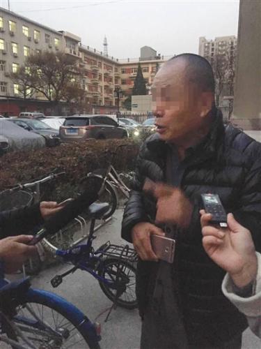 家屬代表文先生參加了庭前談話，他的案件也將在未來幾天向法庭遞交證據(jù)。新京報(bào)記者 王巍 攝