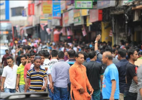 吉隆坡市中心的Kotaraya是外勞淘寶添購日用品的集中地，每逢假日都有各地的外勞涌來，擠得水泄不通。（馬來西亞《星洲日報》）