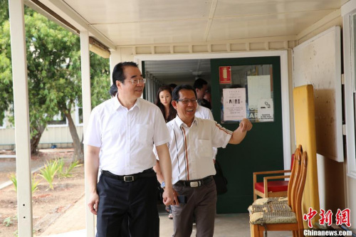 11月29日，中國(guó)國(guó)務(wù)院僑務(wù)辦公室黨組書記、副主任許又聲在澳大利亞阿德萊德參觀中文學(xué)校。<a target='_blank' >中新社</a>記者 陶社蘭 攝