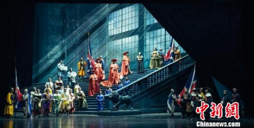 1日晚，第八屆“黑龍江之冬”國(guó)際文化藝術(shù)節(jié)在有著中國(guó)“音樂之都”美稱的哈爾濱正式開幕?！㈠a菊 攝