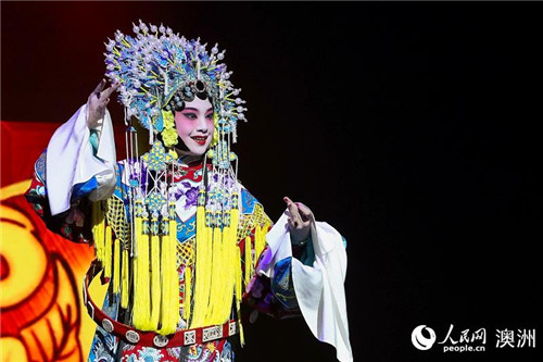 12歲梅派傳人巴特爾京劇表演驚艷全場(chǎng)(攝影 張健勇) 12歲梅派傳人巴特爾京劇表演驚艷全場(chǎng)(攝影 張健勇)