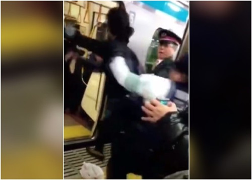 事發(fā)現(xiàn)場(chǎng) (圖片源自視頻截圖) 事發(fā)現(xiàn)場(chǎng) (圖片源自視頻截圖)