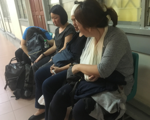 傷者在醫(yī)院等待救治 （馬來西亞《星洲日報(bào)》）