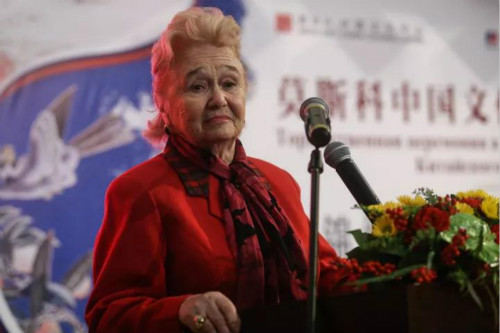 庫利科娃致辭。