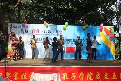 孔院學(xué)生舞蹈表演。