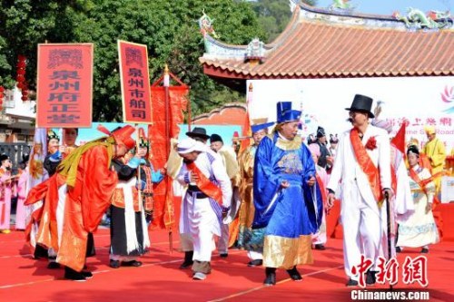 泉州知府、南安縣令、市舶司官員，以及國內(nèi)外客商等形象表演?！×挚?攝