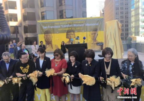  當(dāng)?shù)貢r間2017年9月22日，美國舊金山市圣瑪麗廣場，慰安婦雕像揭幕儀式隆重舉行，這也是美國主要大城市第一座慰安婦雕像。 <a target='_blank' >中新社</a>記者 劉丹 攝 