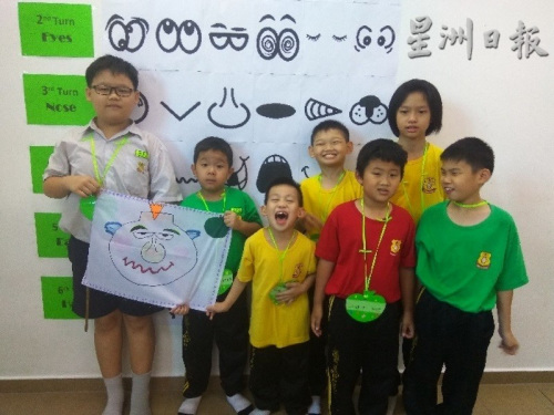 在教師的生動(dòng)教學(xué)下，孩子的笑聲滿室飄揚(yáng)。（馬來西亞《星洲日?qǐng)?bào)》）