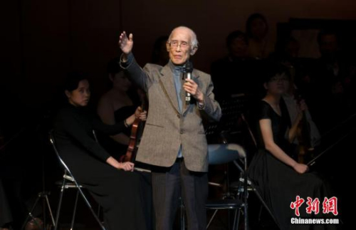 資料圖：余光中朗誦《鄉(xiāng)愁》。<a target='_blank' >中新社</a>發(fā) 駱云飛 攝