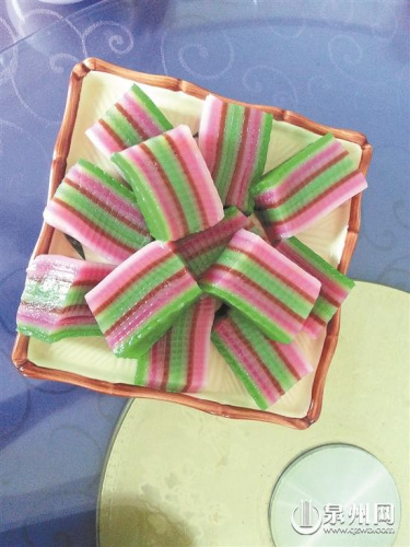 印尼美食九層糕，像彩虹一樣漂亮。