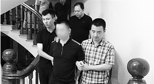 警方收網(wǎng)抓捕嫌疑人。