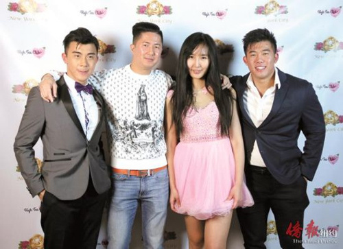 邢文怡(右二)和幾位合作伙伴周末一起在華爾街110號(hào)組織公司首次會(huì)員聚會(huì)。(管黎明攝)