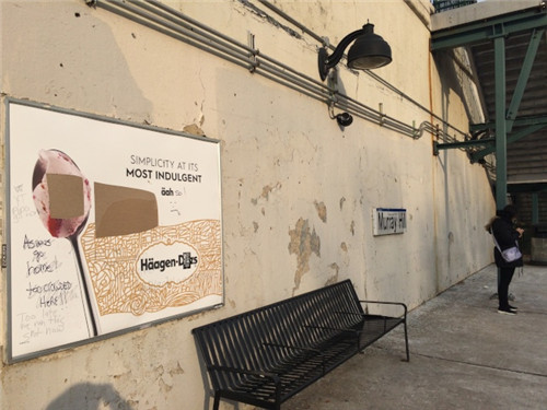 法拉盛莫瑞丘站臺驚現(xiàn)辱華涂鴉，讓華人和亞裔滾出。(美國《世界日報》資料圖：The Korea Times New York提供)