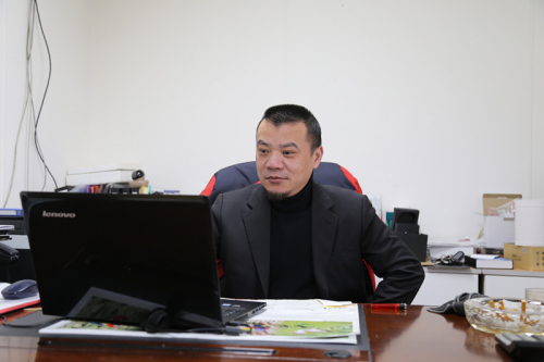 蔡杰克說(shuō)，華商得學(xué)會(huì)研究法國(guó)和歐洲的一些政策措施，里面有很多商機(jī)。圖為蔡杰克