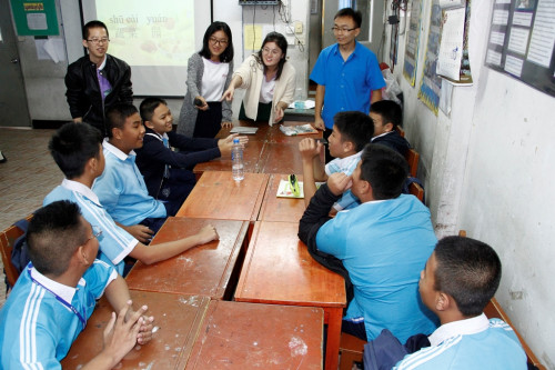 “逛三園”漢語(yǔ)實(shí)戰(zhàn)訓(xùn)練。