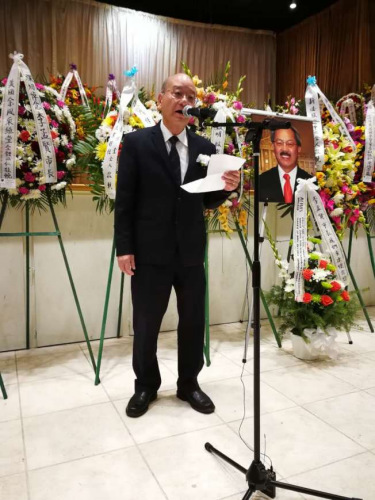 中華總商會會長陳杰民贊揚李孟賢一生致力于服務華人小區(qū)。(記者黃少華／攝影)