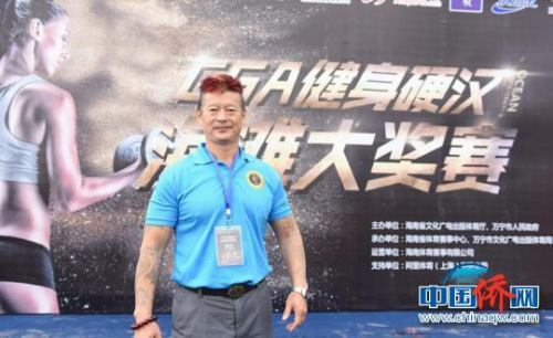 國家一級健身健美裁判員王克文表示，此次前來參賽的選手，年齡跨度從14歲至55歲。比賽分為線上比賽和線下比賽，將全民健身運動落地，帶動基層群眾的參與?！≡铺焘?攝