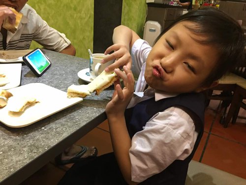 陳家銓平時(shí)可愛活潑，相當(dāng)討喜。 