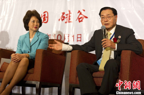 資料圖：趙小蘭和父親趙錫成。<a target='_blank' >中新社</a>發(fā) 陳鋼 攝