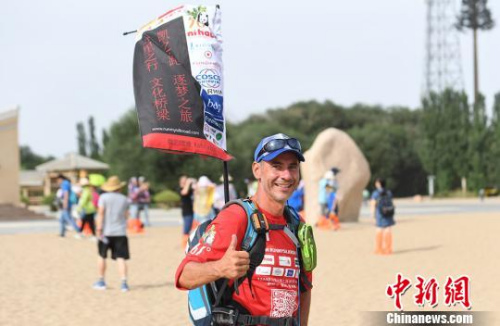 如今，他希望通過個人長跑活動搭建德國與中國之間的“文化橋梁”，增進西方對中國的了解?！钇G敏 攝