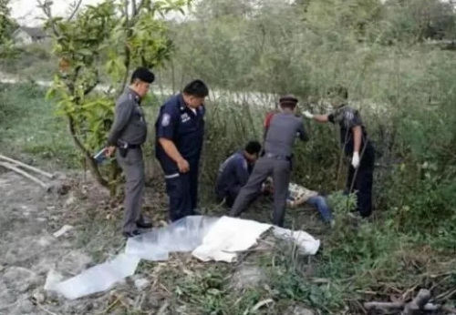 泰國警方在現(xiàn)場(chǎng)勘察。