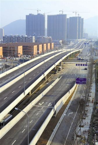 將在元旦通車的廣化南路。劉偉攝