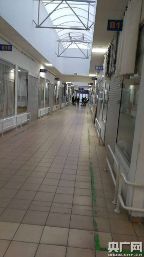 “GD中國商城”部分商戶關(guān)門抗議。