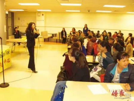 2014年，陳張栩醫(yī)生在310小學(xué)為家長們講授“理解中西文化教育之差異，建立良好的家庭溝通”。(陳張栩提供)