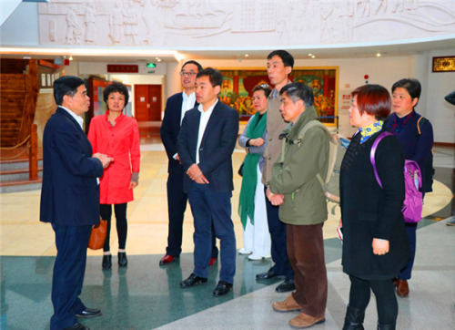 常州市僑辦一行參觀廣東華僑博物館。