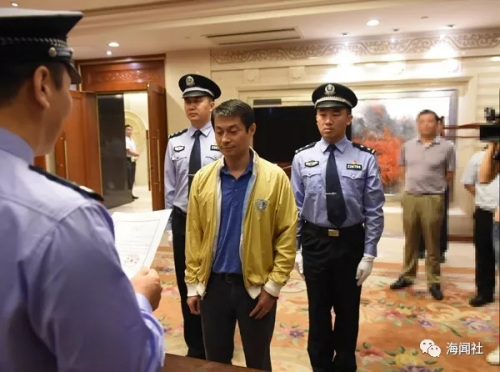 2017年7月29日，任標(biāo)回國投案。圖片來源：中央紀(jì)委監(jiān)察部網(wǎng)站