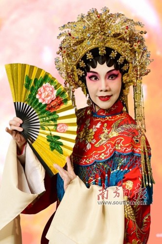 倪惠英造型照。