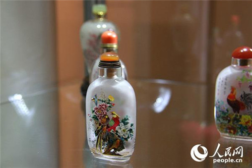 廣東內(nèi)畫傳承人賴斯佳的內(nèi)畫作品玲瓏剔透，極富美感。(攝影：吳玉潔)