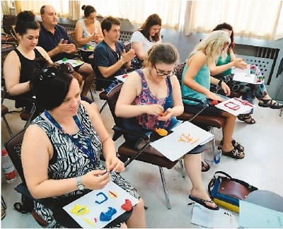 蘇格蘭本土漢語(yǔ)教師研修課程——漢字與漢字教學(xué)課堂。