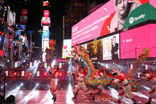 重慶銅梁龍舞為時報廣場跨年夜活動熱鬧開場。(美國《世界日報》/洪群超 攝)