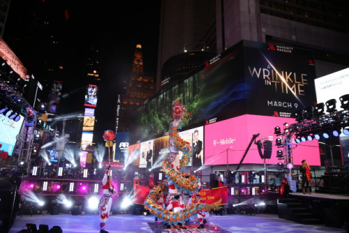 重慶銅梁龍舞為時報廣場跨年夜活動熱鬧開場。(美國《世界日報》/洪群超 攝)