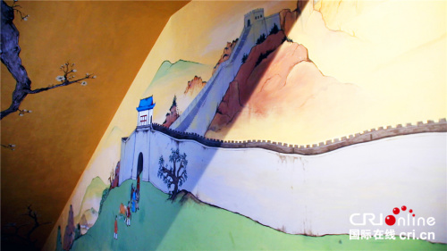 餐廳里的中國(guó)風(fēng)壁畫(huà)。