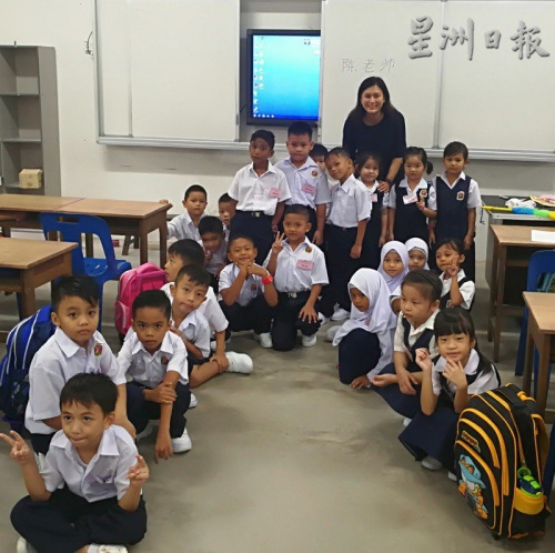 學(xué)校新生合影 (馬來西亞《星洲日報》) 學(xué)校新生合影 (馬來西亞《星洲日報》)